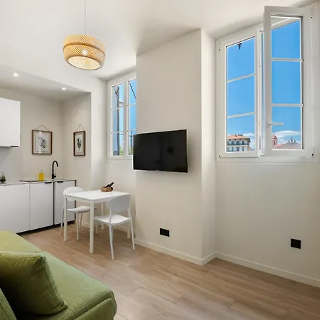 Place Massena Apartment