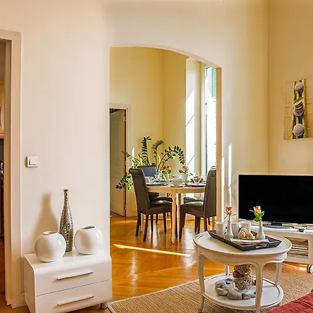 Aston - Centre Massena Apartment