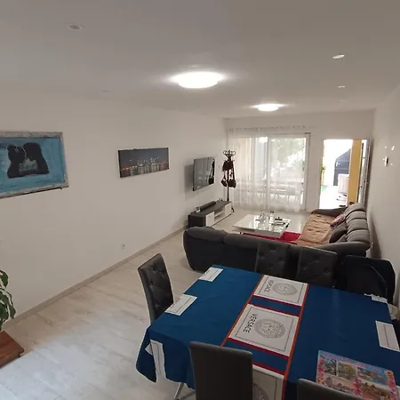 Charming T5 With Garden And Terrace Apartment *