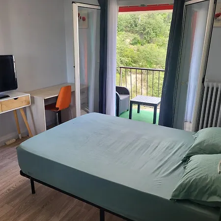 Private Room-2 In Hannana Apartment- 2 Min Walk To Tram 12 Min To Train Station 15 Min To Massena Place Séjour chez l'habitant *