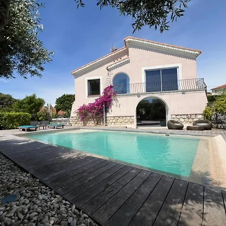 Superbe Piscine Proche Et Au Calme