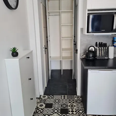 Apartment Beau Studio De 400 M De La Plage, Bien Equipe, Climatise