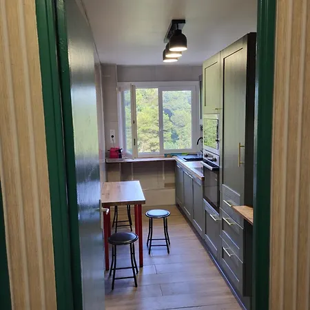 Private Room-4 In Hannana Apartment- 2 Min Walk To Tram 12 Min To Train Station 15 Min To Massena Place