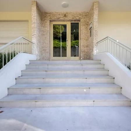 Spacious And Pleasant 3 Bedroom Flat