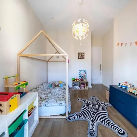 Spacious And Pleasant 3 Bedroom Flat Nice