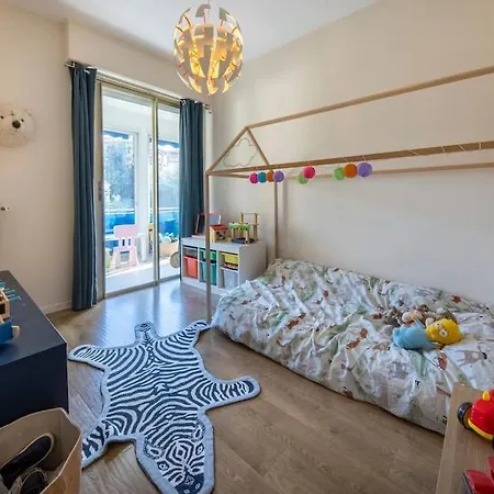 Spacious And Pleasant 3 Bedroom Flat * Nice