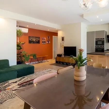 Spacious And Pleasant 3 Bedroom Flat Apartment *