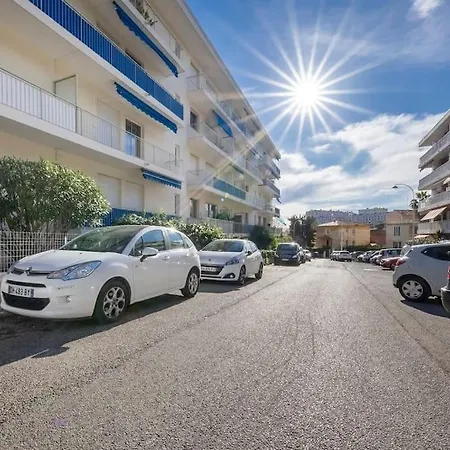 Apartment Spacious And Pleasant 3 Bedroom Flat *