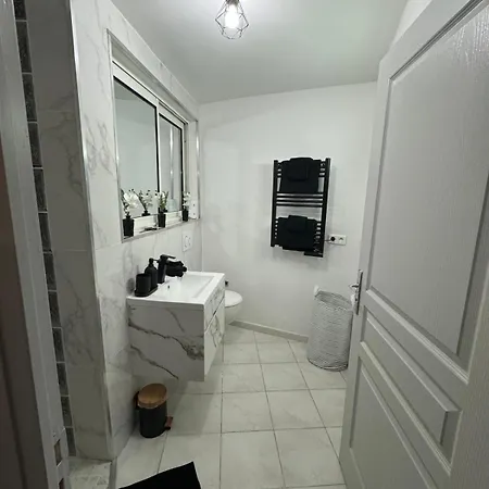 Jolie Deux Pièces Au Cœur De Appartement *