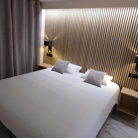 Club Aparthotel 4*