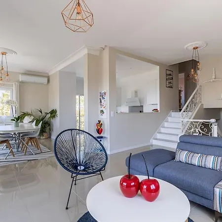 Sea View Villa, Pool, 4 Bedrooms, Air Conditioning, 1 Mile Hotel Nice