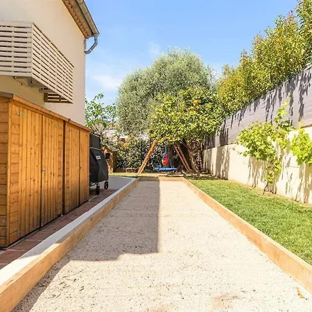 Hotel Sea View Villa, Pool, 4 Bedrooms, Air Conditioning, 1 Mile