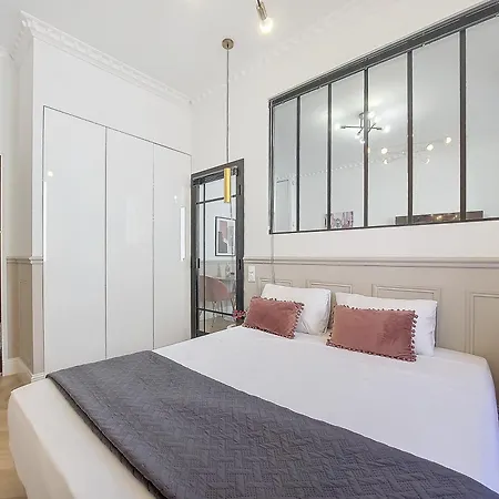 Nestor&jeeves - Rose - - Near Apartment *