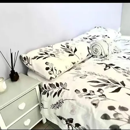 Charming Flat With Sunny Balcony Port De Appartement