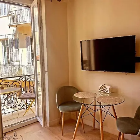 Masséna Street, 2 Balcony Appartement