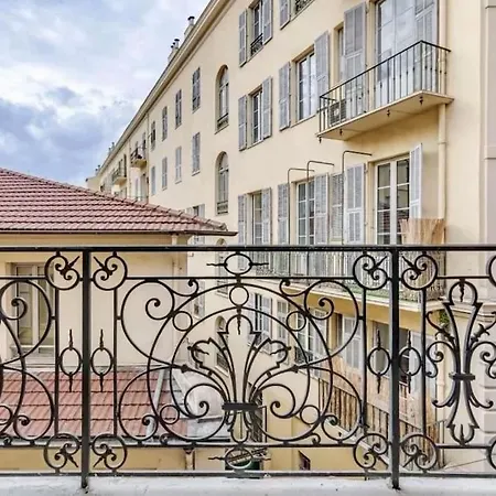 Masséna Street, 2 Balcony *