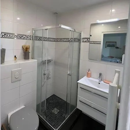 Grand Avec Vue, Ac, Calme Proche Apartment