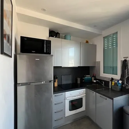 Apartment Grand Studio Avec Vue, Ac, Calme Proche Ville