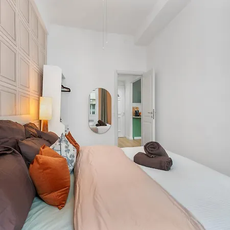Renting - 72 France - Negresco Coastal Getaway - Comfort & Style