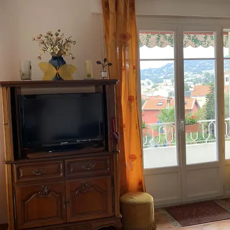 Spacious With Beautiful View Apartment