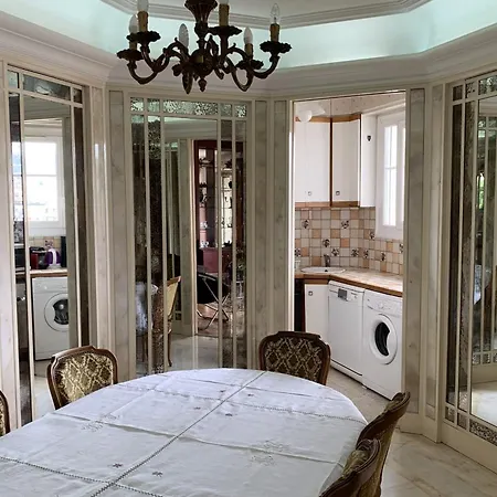 Spacious With Beautiful View Apartment