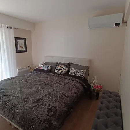 Apartment Spacious With Garden And Pool