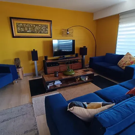 Apartment Spacious With Garden And Pool