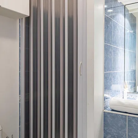 Charming With Pool & Balcony -heart Of Appartement
