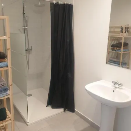 Grand Appartement, 2 Ou 3 Ou 4 Pieces, Tramway Sur Place, Proche Gare Sncf St Augustin 900 Metre , Aeroport 1200 Metre, Ou Allianz Riviera 10 Min, Palais Nikaia 2 Min , Supermarche Sur Place, Parking Possible Si Disponible Ou Payant A 1000 Metr Nice