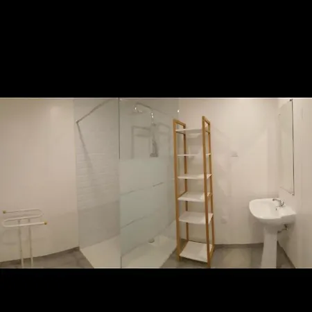 Grand Appartement, 2 Ou 3 Ou 4 Pieces, Tramway Sur Place, Proche Gare Sncf St Augustin 900 Metre , Aeroport 1200 Metre, Ou Allianz Riviera 10 Min, Palais Nikaia 2 Min , Supermarche Sur Place, Parking Possible Si Disponible Ou Payant A 1000 Metr Nice