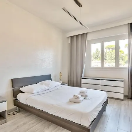 Stunning 1 Bedroom Flat With Terrace At Apartment *