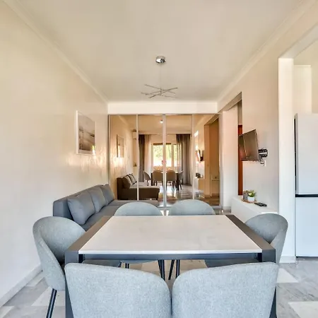 Stunning 1 Bedroom Flat With Terrace At Apartment *