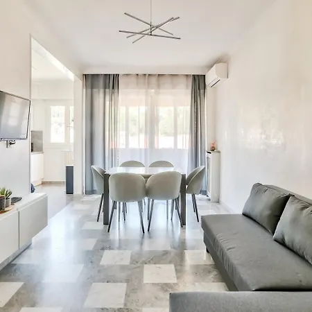 Stunning 1 Bedroom Flat With Terrace At Apartment