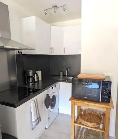 Apartment Studio Avec Terrasse Ensoleillee Et Piscine *