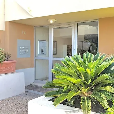 Apartment Studio Avec Terrasse Ensoleillee Et Piscine