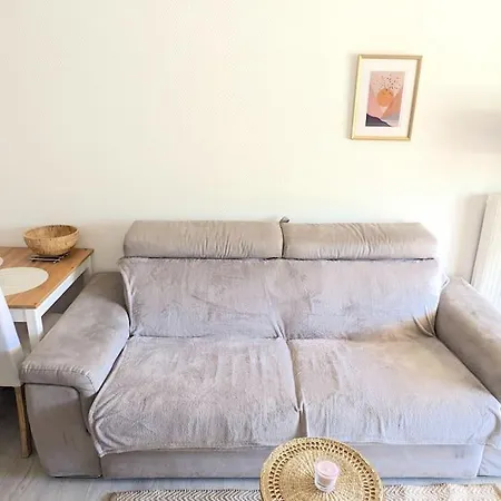 Apartment Studio Avec Terrasse Ensoleillee Et Piscine