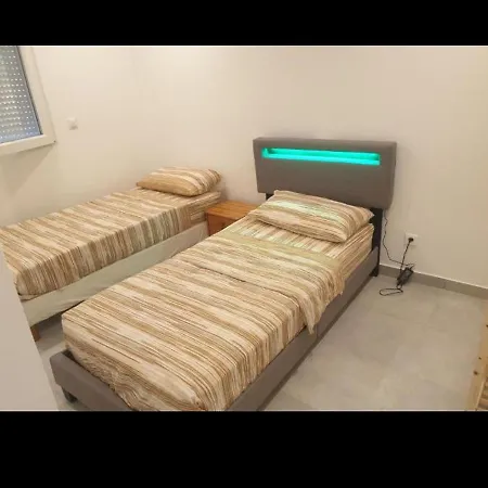 Grand Appartement, 2 Ou 3 Ou 4 Pieces, Tramway Sur Place, Proche Gare Sncf St Augustin 900 Metre , Aeroport 1200 Metre, Ou Allianz Riviera 10 Min, Palais Nikaia 2 Min , Supermarche Sur Place, Parking Possible Si Disponible Ou Payant A 1000 Metr * Nice