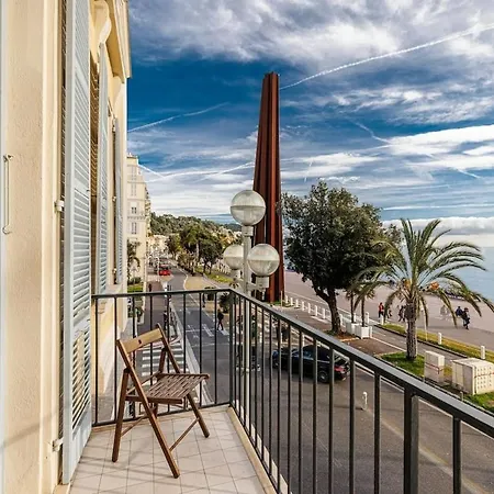 Amazing Location ! - Front Apartment *