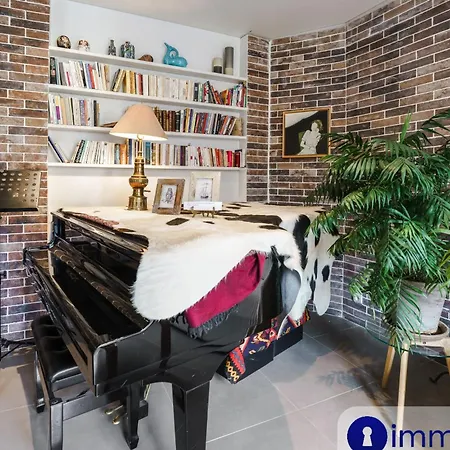Apartment In The Liberation District *