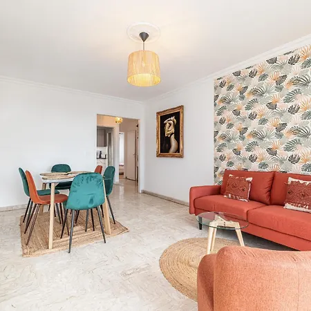 Large 2 Bdr Close To The Balcony & Garage Appartement Nice