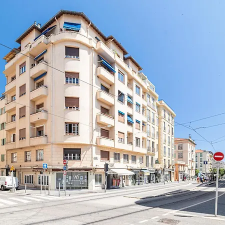 Large & Quiet 1 Bdr Downtown Apartment