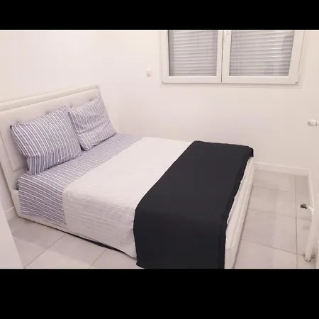Grand Appartement, 2 Ou 3 Ou 4 Pieces, Tramway Sur Place, Proche Gare Sncf St Augustin 900 Metre , Aeroport 1200 Metre, Ou Allianz Riviera 10 Min, Palais Nikaia 2 Min , Supermarche Sur Place, Parking Possible Si Disponible Ou Payant A 1000 Metr *