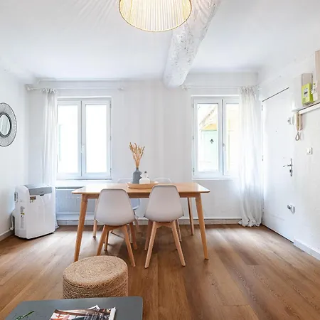 Appartement 2 Bdr Heart Of The Old Town *