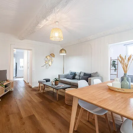 2 Bdr Heart Of The Old Town Appartement