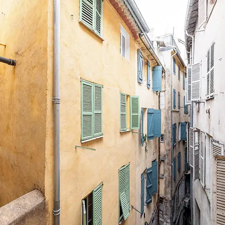 2 Bdr Heart Of The Old Town
