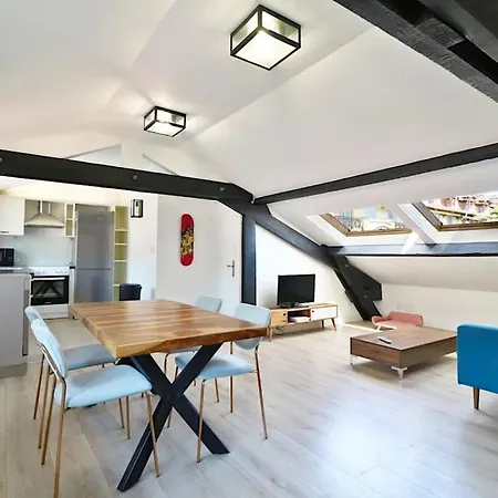 My Casa Depoilly-last Floor Cosy Down Town Apartment *