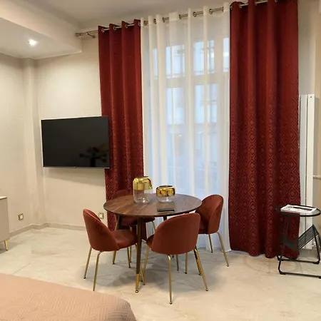 Extraordinaire Grand Au Centre 6 Minutes à Pied De La Et L'hôtel Negresco Appartement *