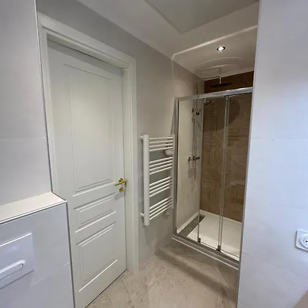 Extraordinaire Grand Au Centre 6 Minutes à Pied De La Et L'hôtel Negresco Appartement *