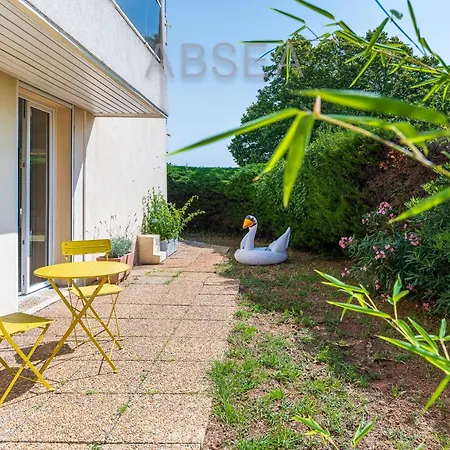 Apartment Garden Pool Parking Air Conditioning Family Friendly Nice