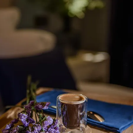 9 Alberti Centre Aparthotel 4*